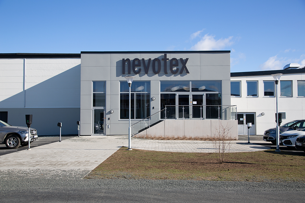Nevotex huvudkontor i Nässjö. Bilden visar Nevotex huvudentré.